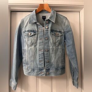 NWT J Crew Light Denim Jean Jacket Sz Small
Casual/ Laying